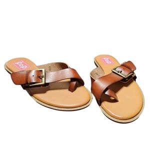 POP sandals size 8.5M Excellent condition.